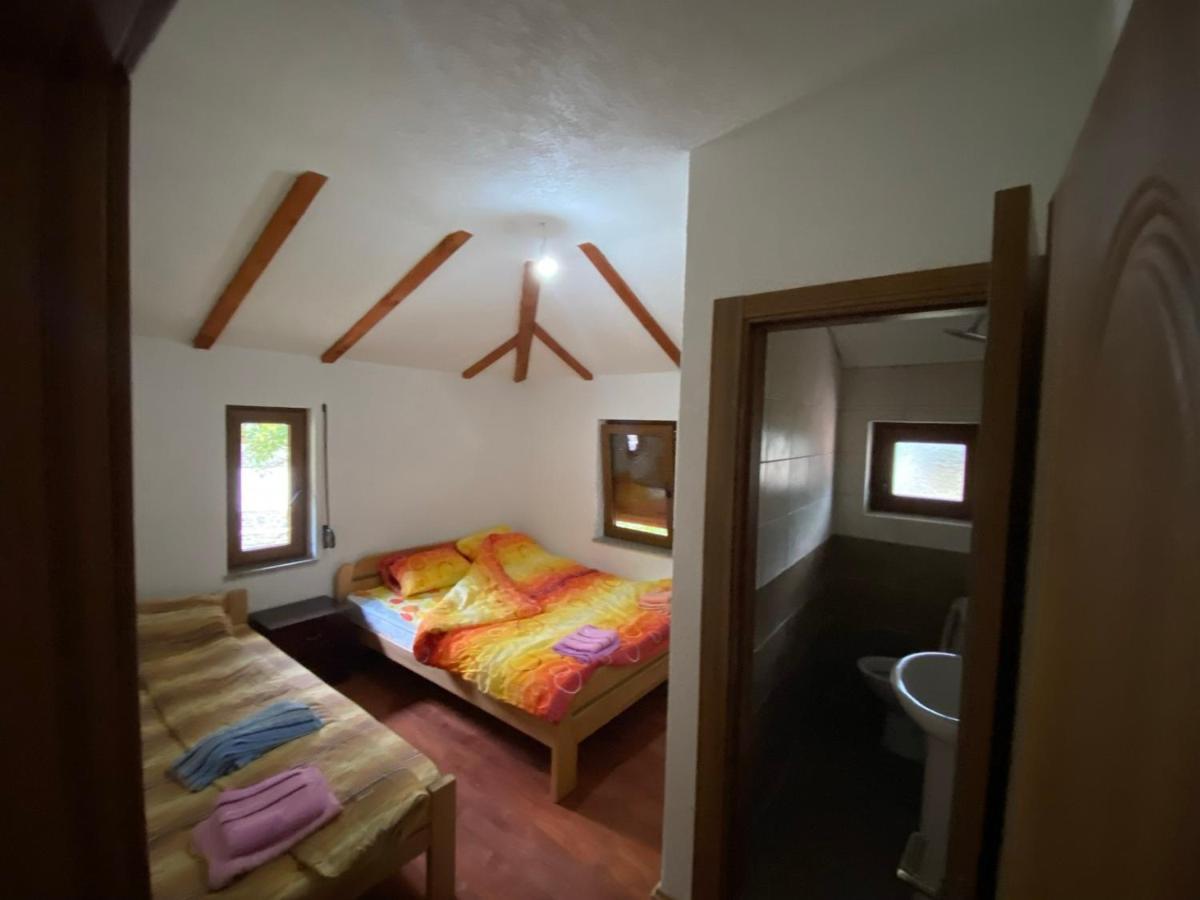 Shpija E Gjyshit Vuthaj Hotell Gusinje Exteriör bild